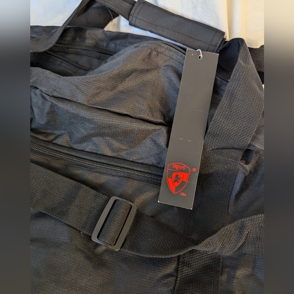 Heys Packable Travel Duffel Bag - Lightweight - Black - Medium Sized - Carry On - Picture 6 of 8